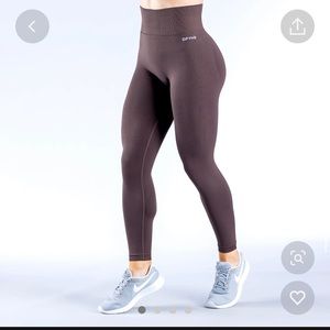 DFYNE Dynamic leggings. Size small, color chocolate brown.